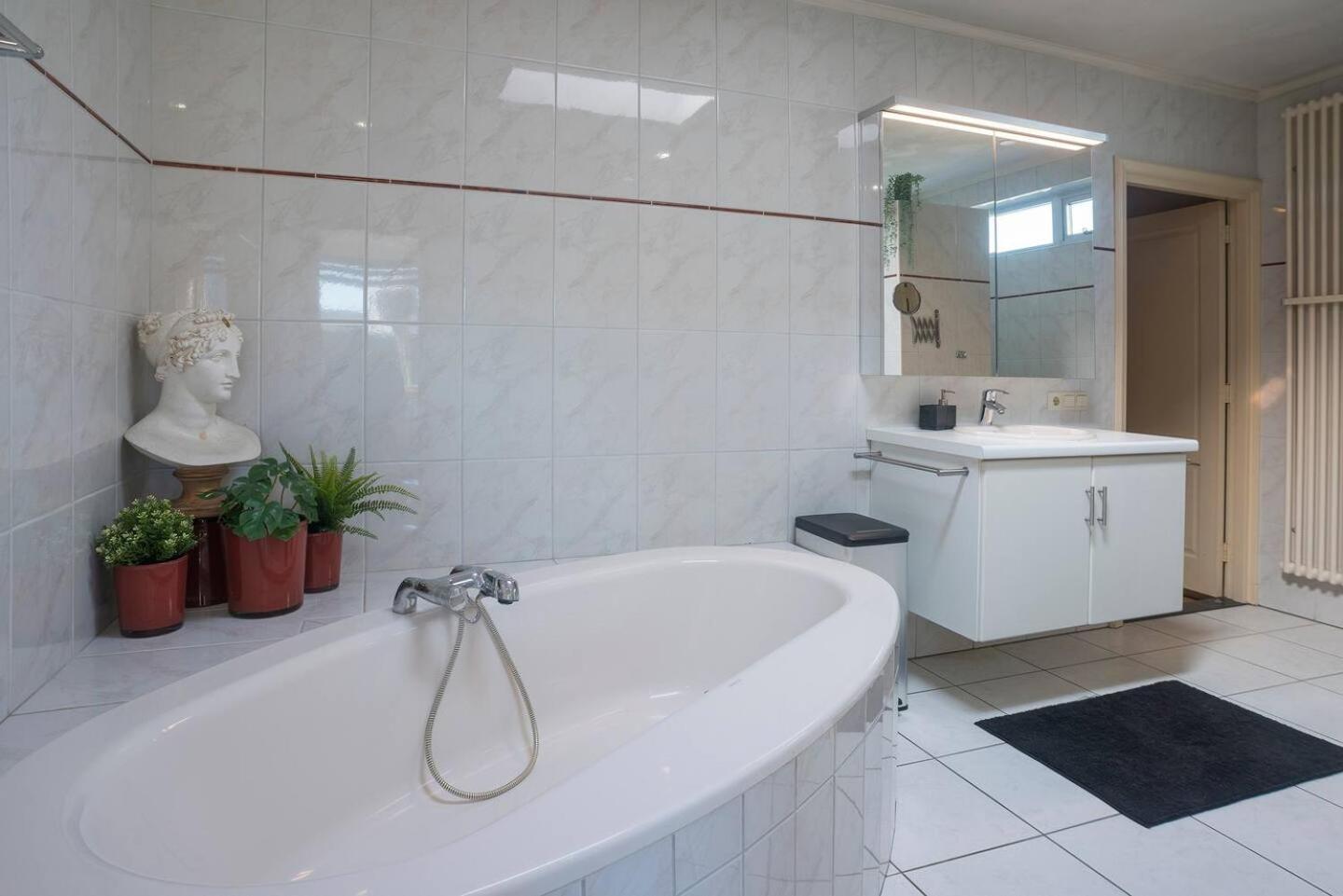Xxl House With Free Parking & 3 Bedrooms Tilburg Exteriör bild